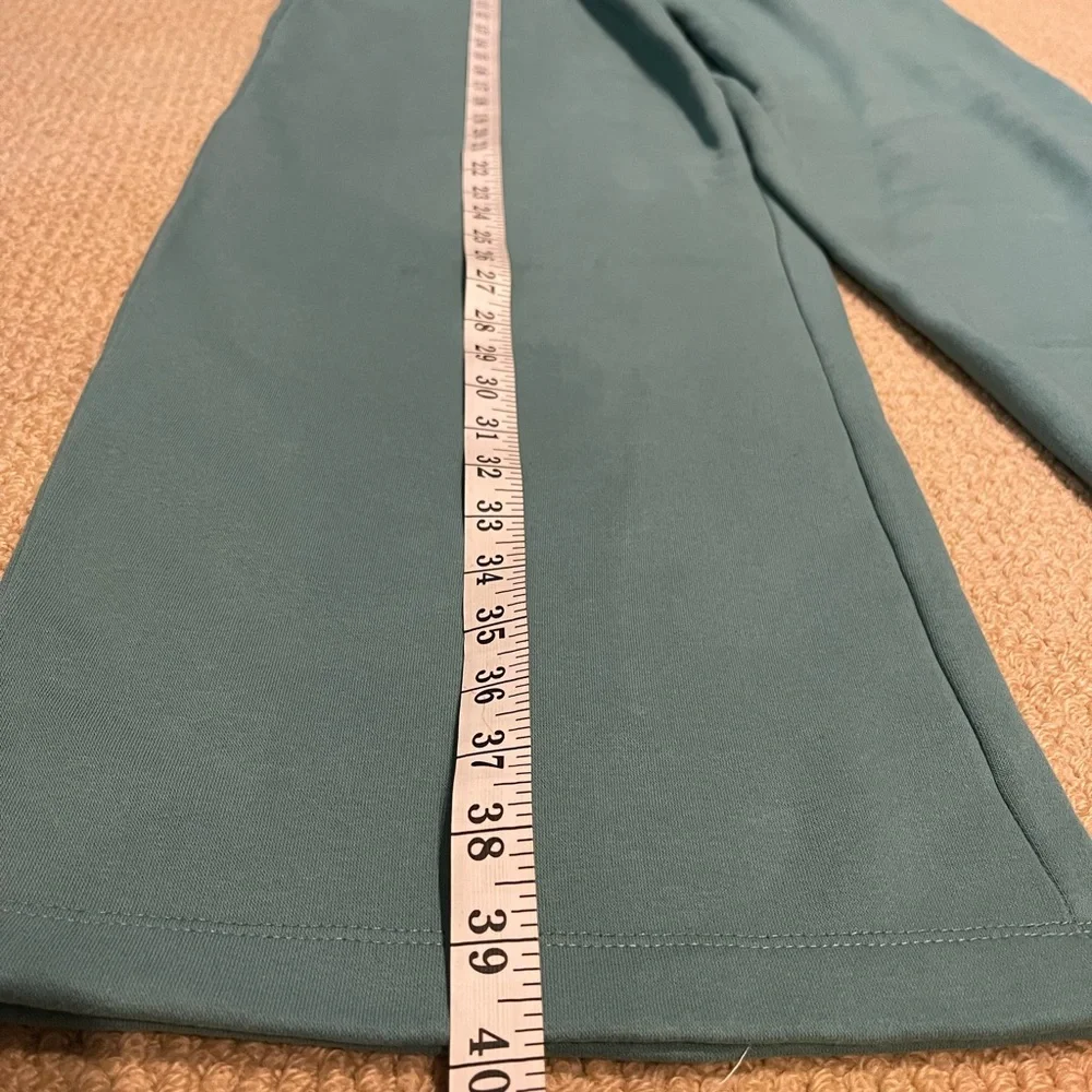 Zara sweatsuit set with hoodie and wide leg pants size: S top and M bottoms. - Picture 4 of 7